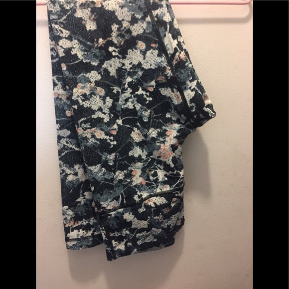 - Lululemon Multi-color WunderUnder Leggings - Picture 2 of 4